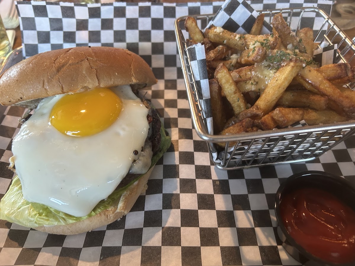 Klüddes Smokehouse + Saloon-3